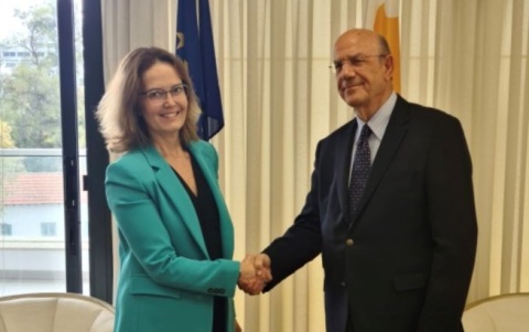 Συνάντηση Υπουργού Οικονομικών κ. Μάκη Κεραυνού με την Πρέσβειρα της Γαλλίας στην Κύπρο, κα. Salina Grenet-Catalano.